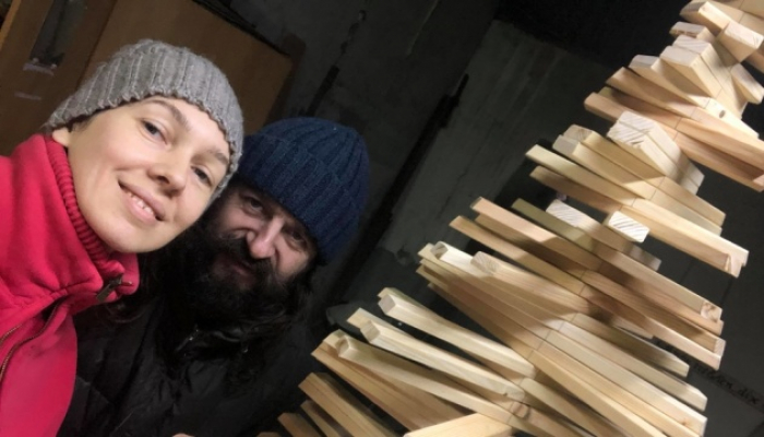 На Закарпатті подружжя виготовляє дизайнерські еко-ялинки