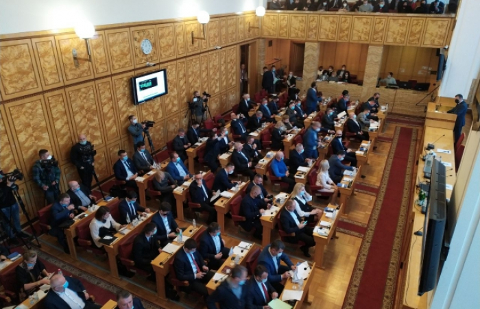 Перша сесія Закарпатської облради: Фракція КМКС демонстративно покинула зал (ВІДЕО)