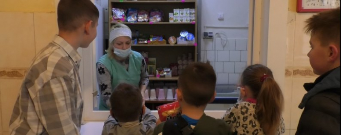 Газовані напої та солодощі заборонять продавати в шкільних їдальнях. Як відреагували в Ужгороді
