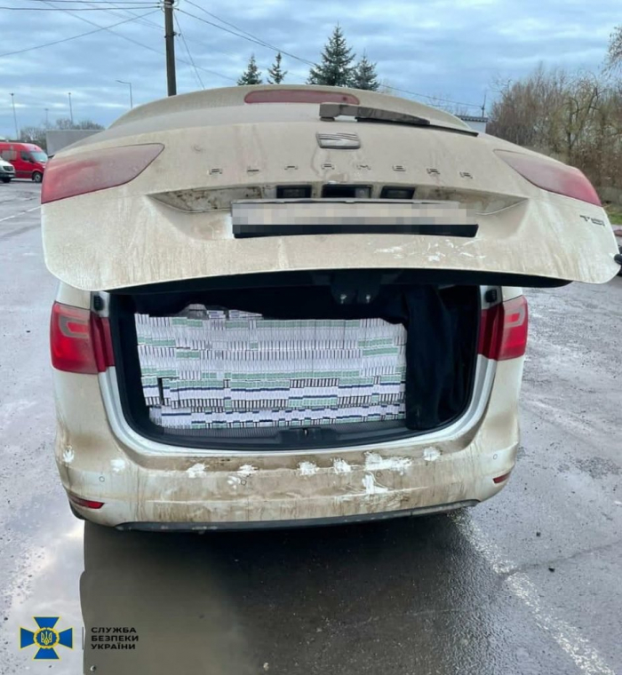 На Закарпатті сбушники зловили іноземного "дипломата" з контрабандними цигарками (ФОТО)