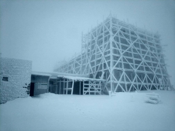 Рятувальники повідомляють про шторм на високогір’ї в Закарпатті і просять утриматися від походів