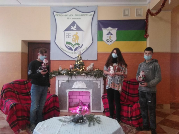 У Перечинській школі-інтернаті встановили дві святкові фотозони