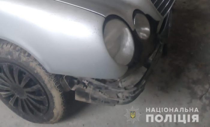 На Тячівщині водій Мерседеса збив 20-річну дівчину і втік з місця події
