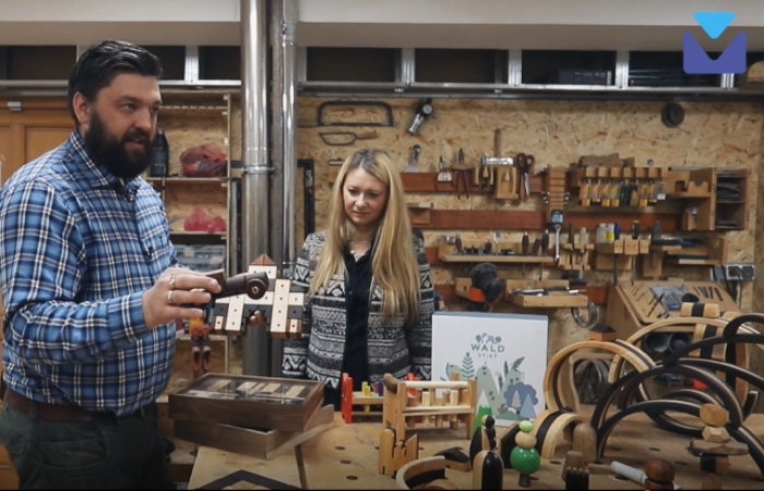 Історія успіху: Як родина з Німеччини переїхала на Закарпаття та виготовляє дерев'яні іграшки