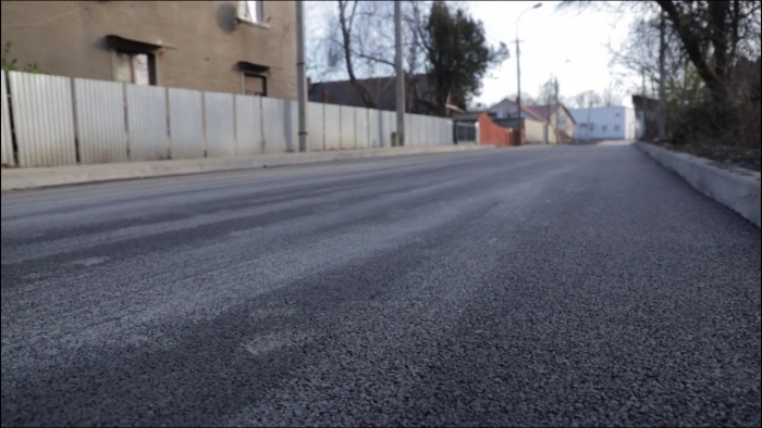 В Ужгороді завершили асфальтування вулиці Електрозаводської (ВІДЕО)