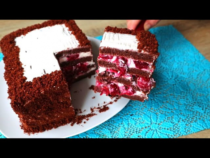 Замість дорогих десертів: шоколадний торт з вишневою начинкою
