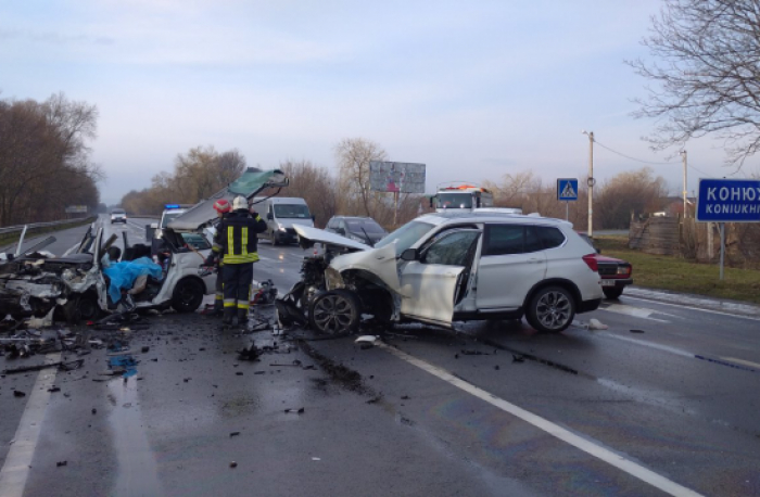 У сусідній області зіткнулися FORD Focus та BMW: загинули двоє закарпатців