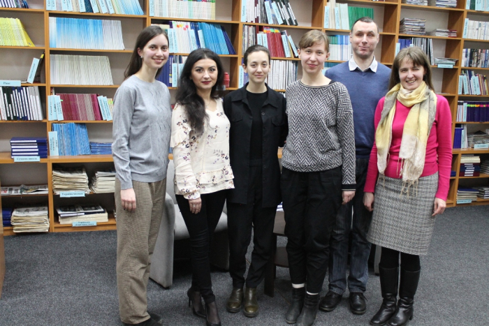 В Ужгороді презентували майстерню друку слоганів і гасел за участі угорської мисткині