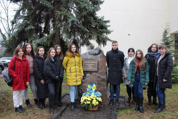 Коли кров промовляє: в УжНУ вшанували пам’ять розстріляної Небесної Сотні