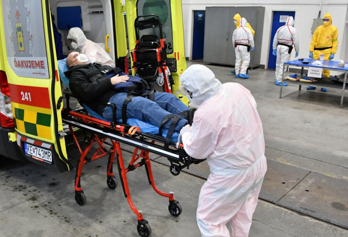 Словаки провели тестову перевірку на коронавірус на кордоні із Закарпаттям (ФОТО)