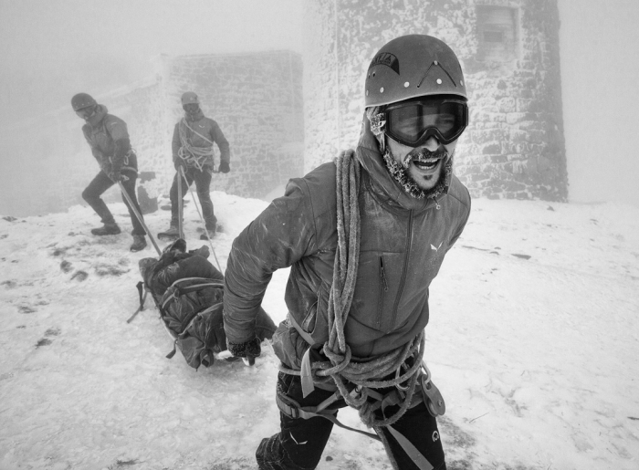 Гірський маяк і його герої: закарпатський фотограф провів п'ять днів із рятувальниками в обсерваторії “Білий Слон”
