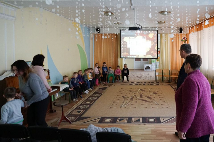 Міський голова Ужгорода Богдан Андріїв сьогодні оглянув оновлення у навчально-виховному комплексі «Первоцвіт»