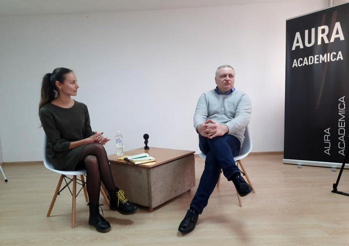 «Незручних запитань для мене немає»: ректор УжНУ на зустрічі в студентському просторі «Aura Academica»