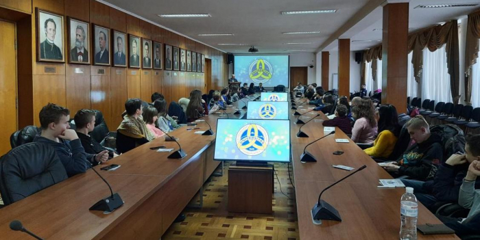 Як сидіти в соцмережах і серфити в онлайні безпечно, – говорили студенти в УжНУ