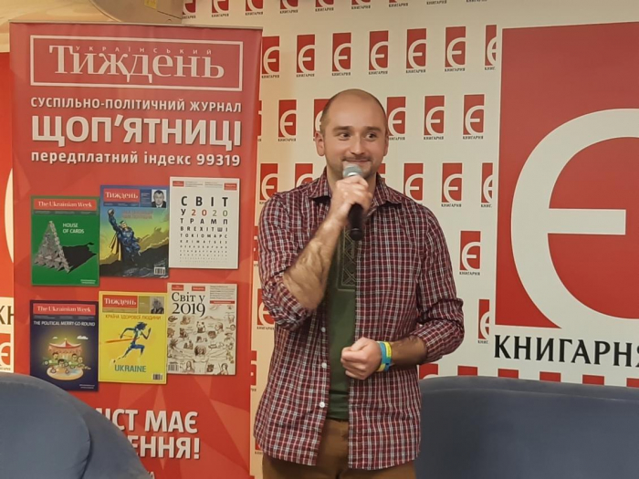 Повний зал столичної книгарні зібрав закарпатський хірург Олександр Данилюк