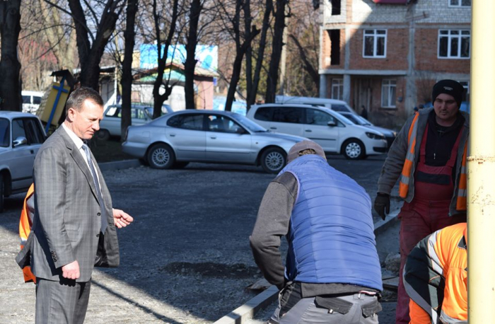 Триває капремонт внутрішньоквартальної території на Капушанській. Що роблять тепер?