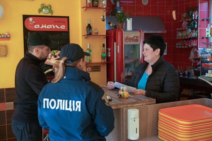 Мобільні групи перевіряють, як суб’єкти господарювання дотримуються карантинних заходів в Ужгороді