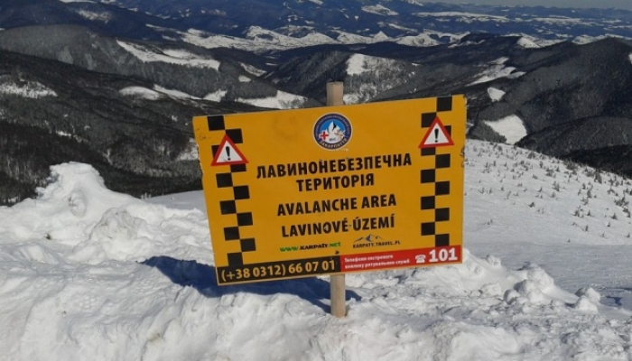 Закарпатські рятувальники закликають туристів утриматися від походів у гори