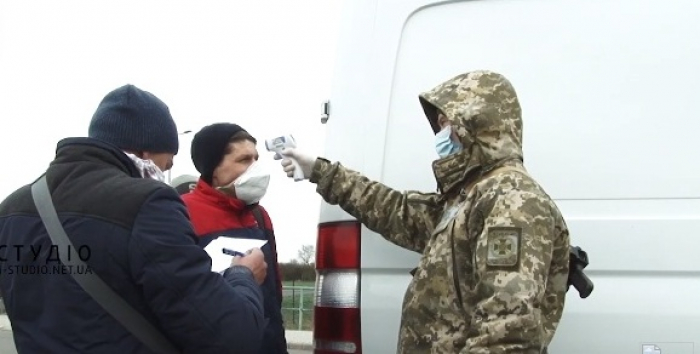 Закарпатці, які хочуть повернутися додому, поки що мають таку можливість