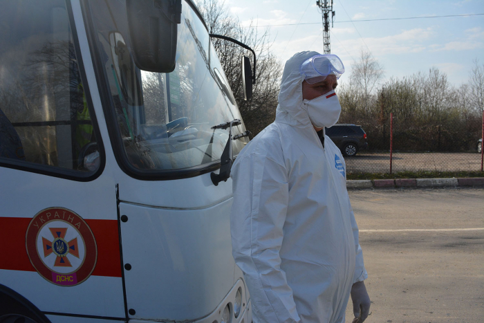 Рятувальники продовжують протидіяти поширенню коронавірусу на Закарпатті