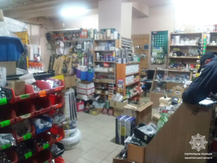 На Закарпатті 4 підприємства порушили карантин – поліція зафіксувала