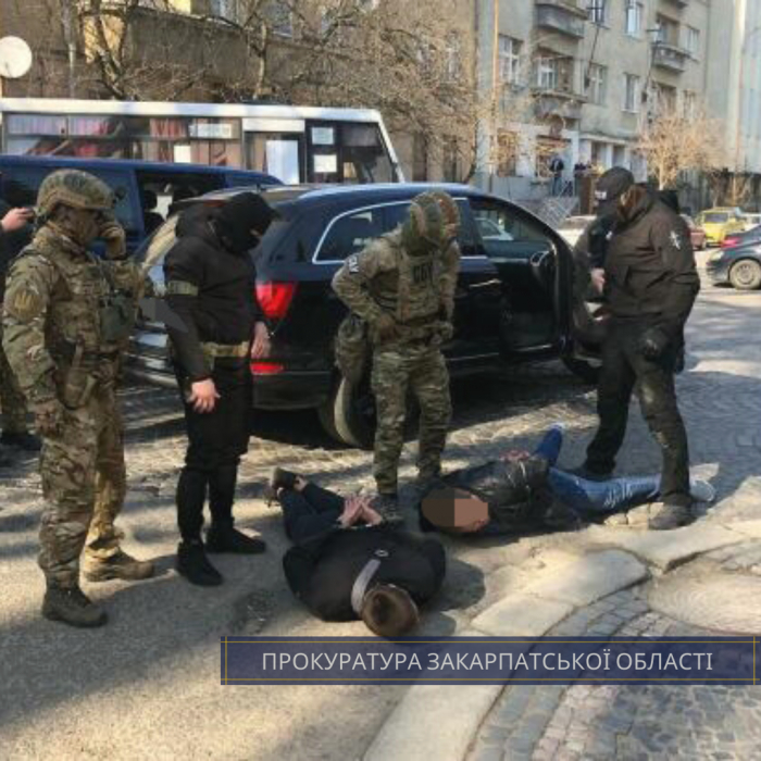 Мукачівці, що вимагали 15 тис дол США в Ужгороді, перебуватимуть під вартою без можливості внесення застави