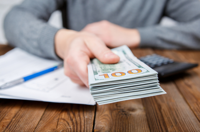 Закарпатці можуть допомогти виявити "нечесних на руку" податківців