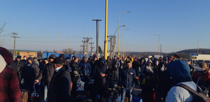 За дві доби кордон України в межах Закарпаття з боку Європи перетнули понад 2000 осіб. Що з ними?

