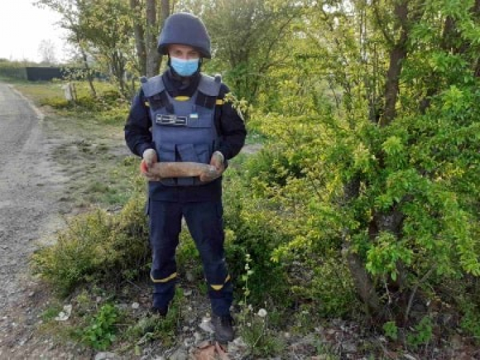 Закарпатські піротехніки знищують застарілі боєприпаси