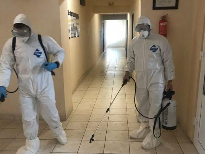 На Закарпатті рятувальники проводять дезинфекцію спеціальним розчином