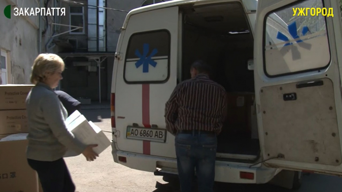 Як розподіляли засоби захисту для закарпатських медиків
