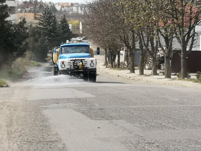 Сьогодні в Ужгороді проводять дезінфекцію за допомогою спецтехніки