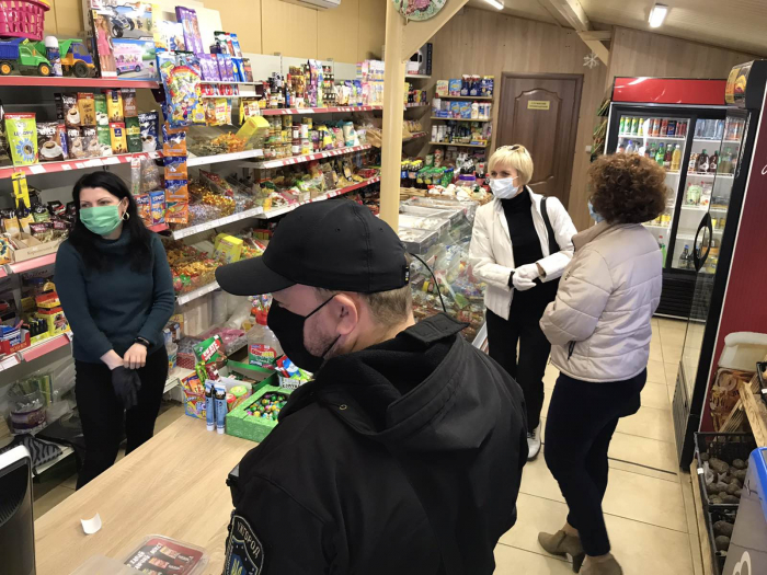 Мобільні групи в Ужгороді продовжують перевірки закладів, яким дозволено працювати