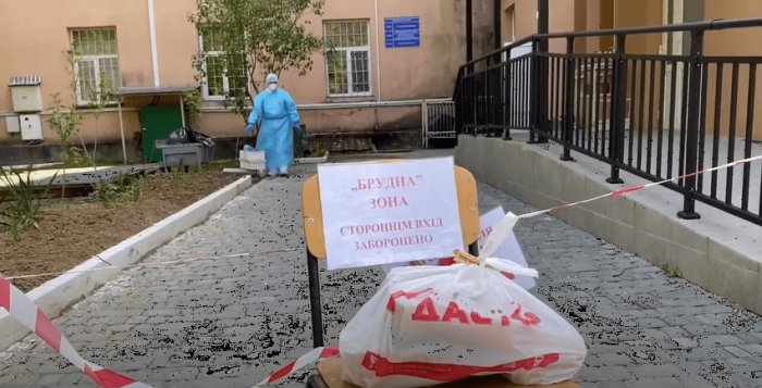 Як працюють лікарі та відділення в Ужгороді, де лікують хворих на COVID-19 (ВІДЕО)