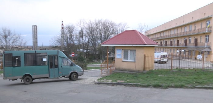 Як по області та в Ужгороді довозять на роботу медиків ВІДЕО