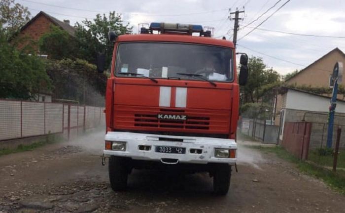 У селі Липча дезінфікують місця загального користування