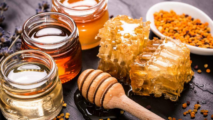 Про корисні властивості закарпатського меду: а ви знаєте, чим він славиться? (ВІДЕО)