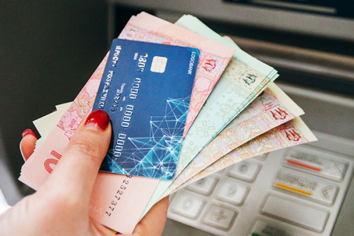 Гроші на картку: 12 фактів простими словами з нового закону про фінансовий моніторинг