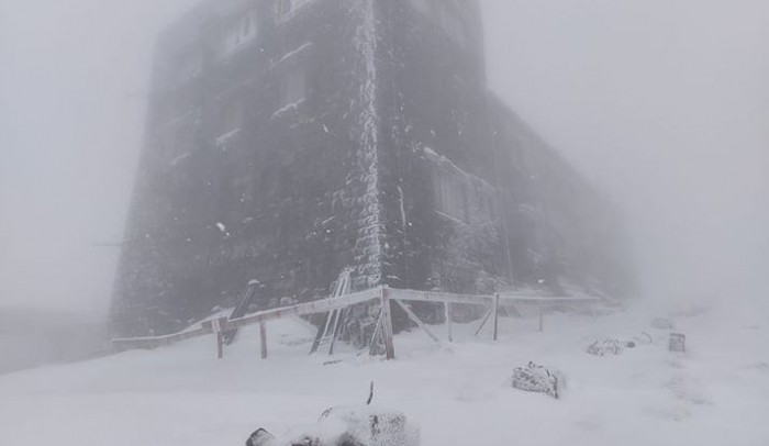 На високогір’ях у Закарпатті випало до 15 сантиметрів снігу