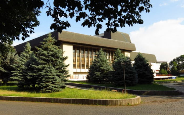 В закарпатському облмуздрамтеатрі відновили репетиції