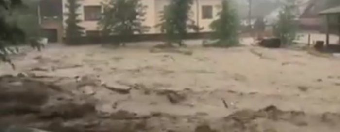 Негода в сусідній області: чи очікувати і на Закарпатті? (ФОТО, ВІДЕО)