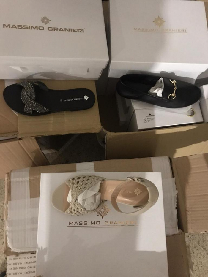 Чергова контрабанда? Закарпатські митники вилучили майже сотню пар взуття