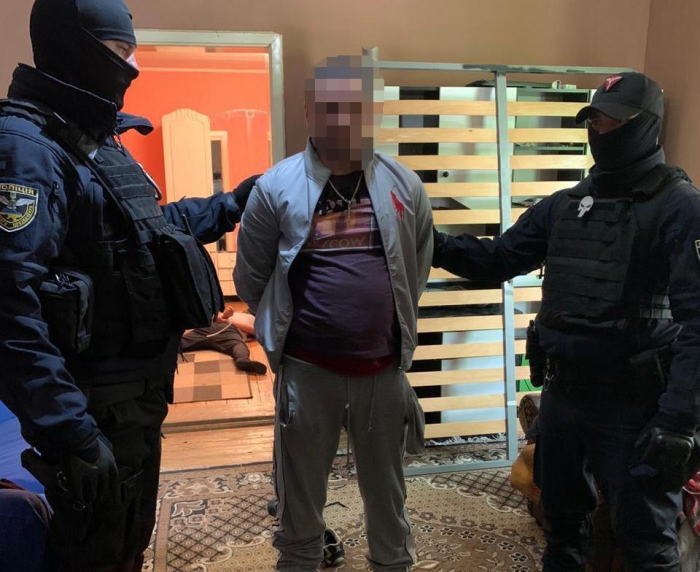Закарпатська поліція викрила виноградівця на збуті психотропів (ФОТО, ВІДЕО)