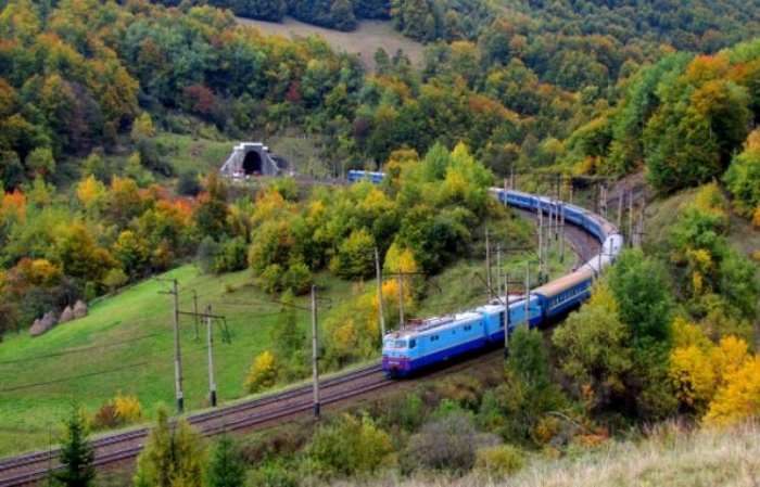 Вартість квитків на потяг «Ужгород-Київ» змінюється щодня (ВІДЕО)