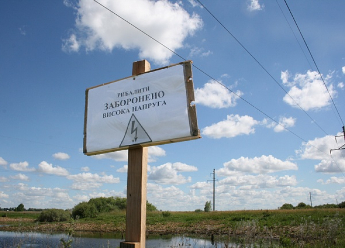 Аби не сталося біди: закарпатців просять нагадати дітям правила риболовлі поблизу ліній електропередач