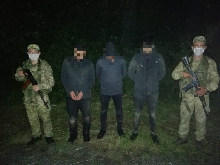 Неспокійна ніч: на Закарпатті затримали нелегалів