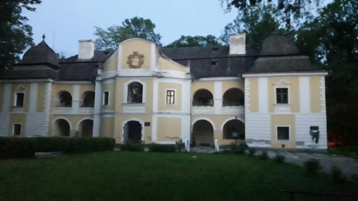 У Виноградові руйнується пам'ятка архітектури: містяни занепокоєні станом Палацу Перені