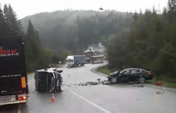 ДТП на в'їзді в Закарпаття: на гірській дорозі не розминулися 2 авто (ВІДЕО)