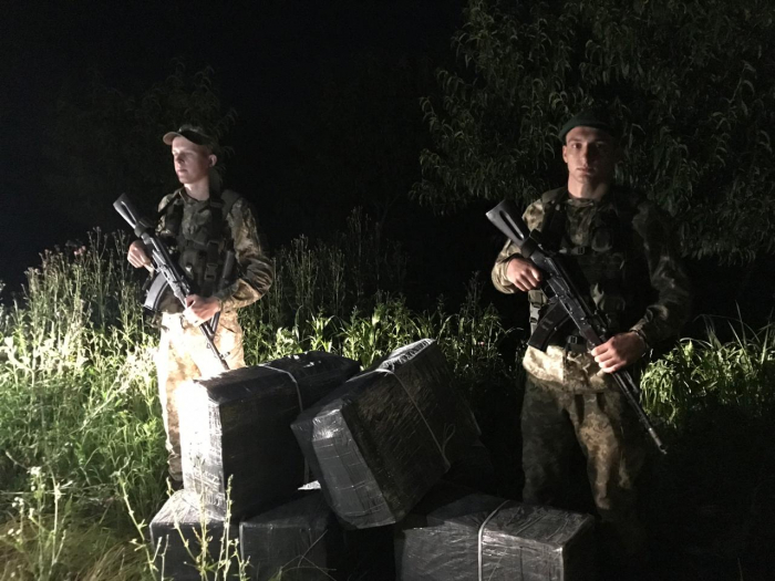 Контрабандисти на Закарпатті не покидають спроб перенести цигарки в Румунію