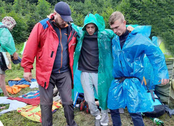 Закарпатські рятувальники двічі допомагали туристам в Карпатах